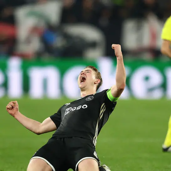 Carragher wants Liverpool to sign De Ligt