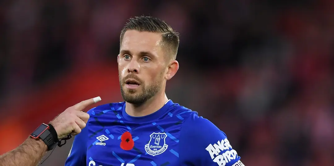 “Didn’t they have a good head start last year?” – Sigurdsson aims dig at Liverpool
