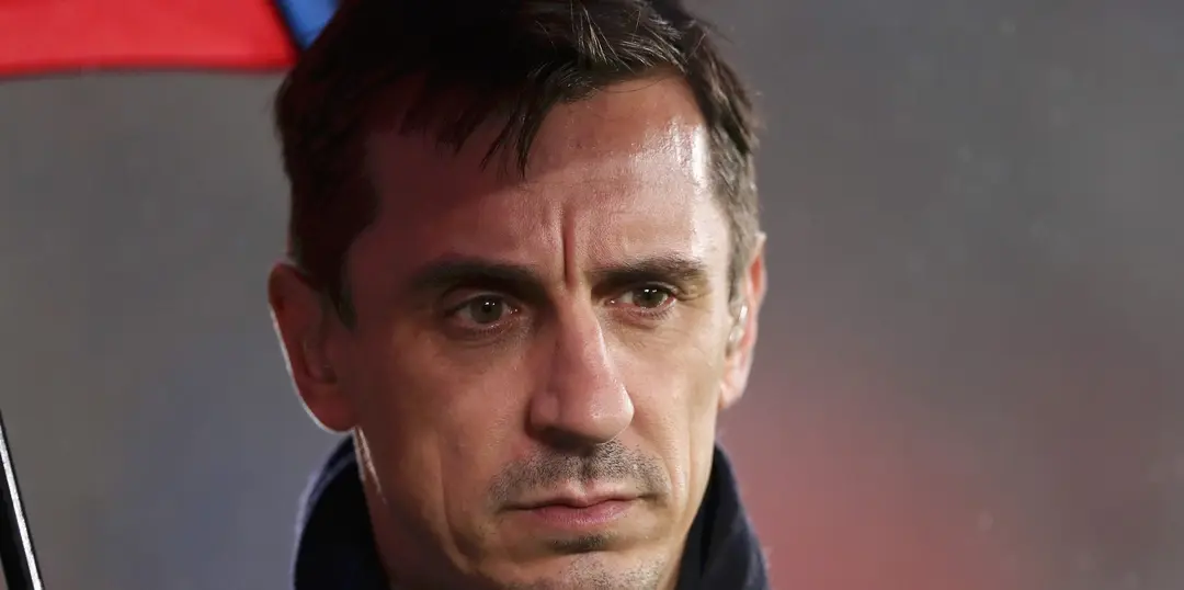 Neville wants Liverpool to “fall to pieces” in title race