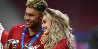 Oxlade-Chamberlain and Perrie Edwards show off latest isolation game