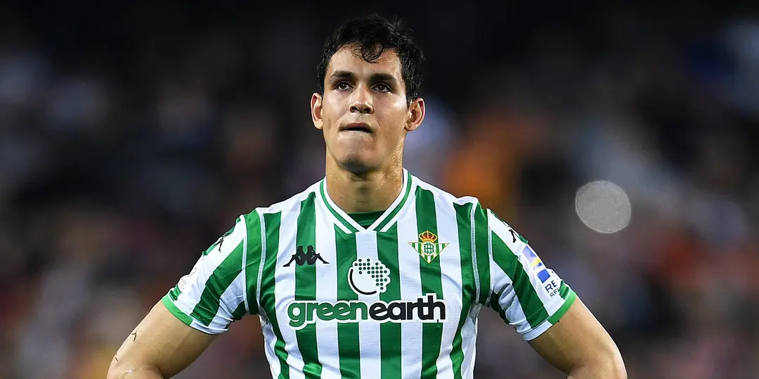 Liverpool make bid for Real Betis defender Aissa Mandi