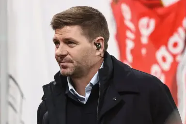 “I’m not having that” – Steven Gerrard shuts down Gary Neville over “unthinkable” Mohamed Salah transfer theory