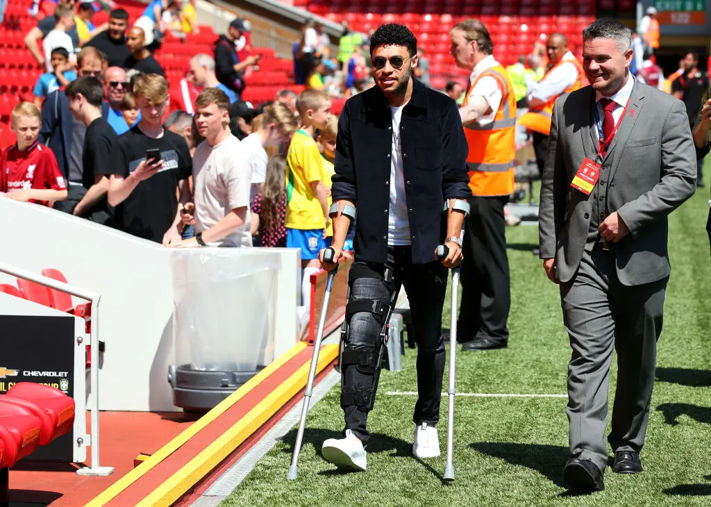 Oxlade-Chamberlain takes part in light training session