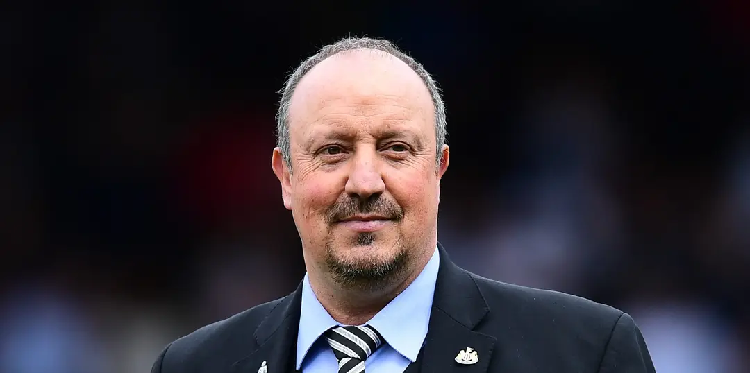 Liverpool fans are concerned as Benitez fails to rule out Everton job