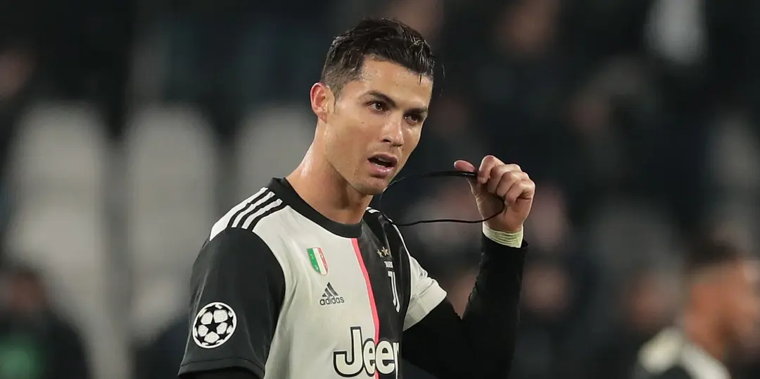 Liverpool fans react to rumour that Ronaldo wrote angry message to Van Dijk
