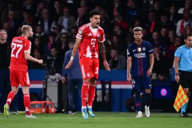 “Ridiculous” – Liverpool fans fume after watching Luis Diaz star in PSG v Bayern Munich